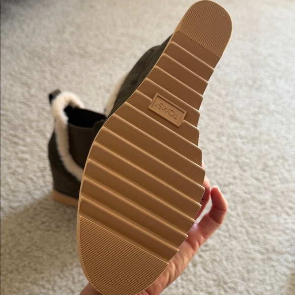 Toms Dark Green Ankle Booties with Faux Fur - Picture 8 of 9